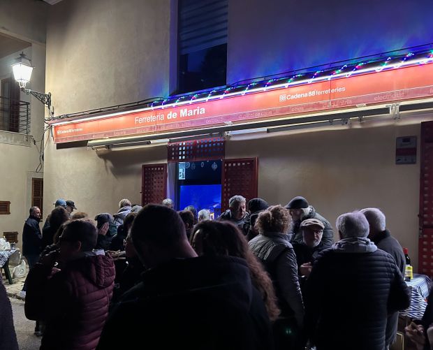 Ferreteria de Maria contínua amb la tradició i inaugura el Betlem